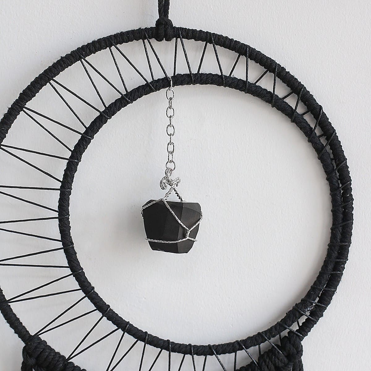 Attrape-Rêves Noir en Macramé Artisanale Esprit Macramé