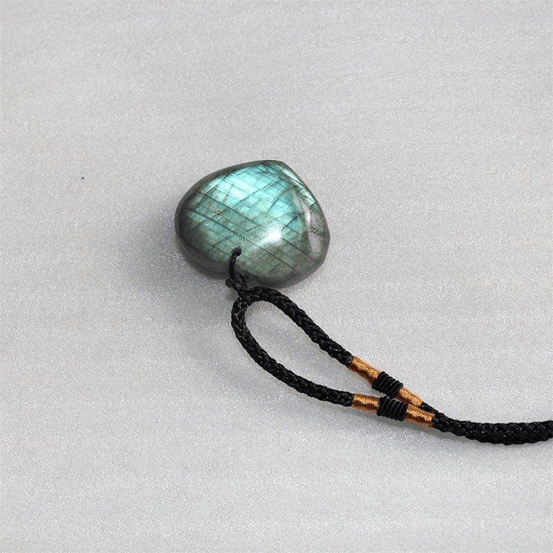 Collier Macramé Éclat de Labradorite Esprit Macramé