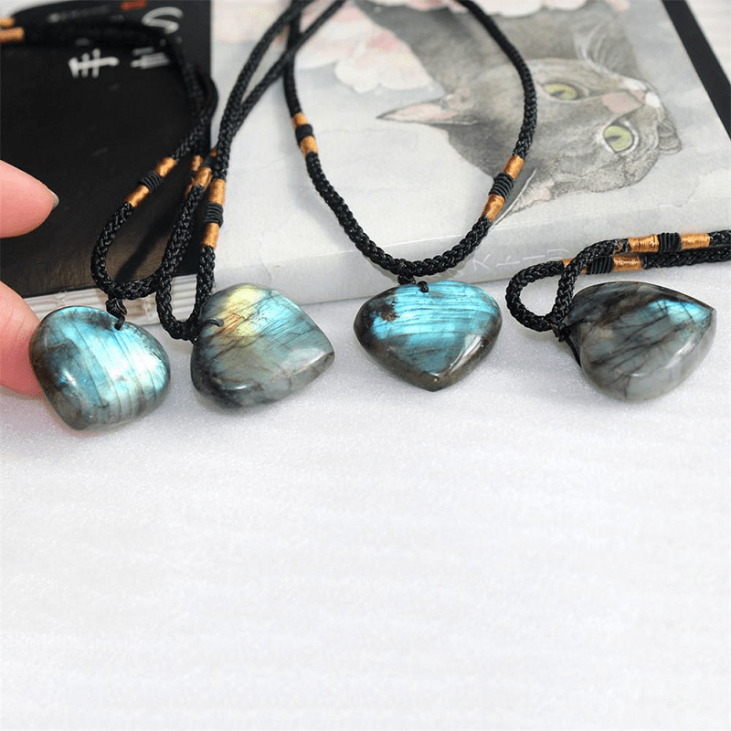 Collier Macramé Éclat de Labradorite Esprit Macramé
