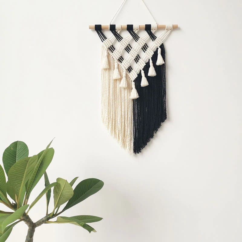 Macramé mural chic en noir et blanc Esprit Macramé