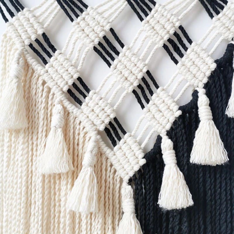 Macramé mural chic en noir et blanc Esprit Macramé