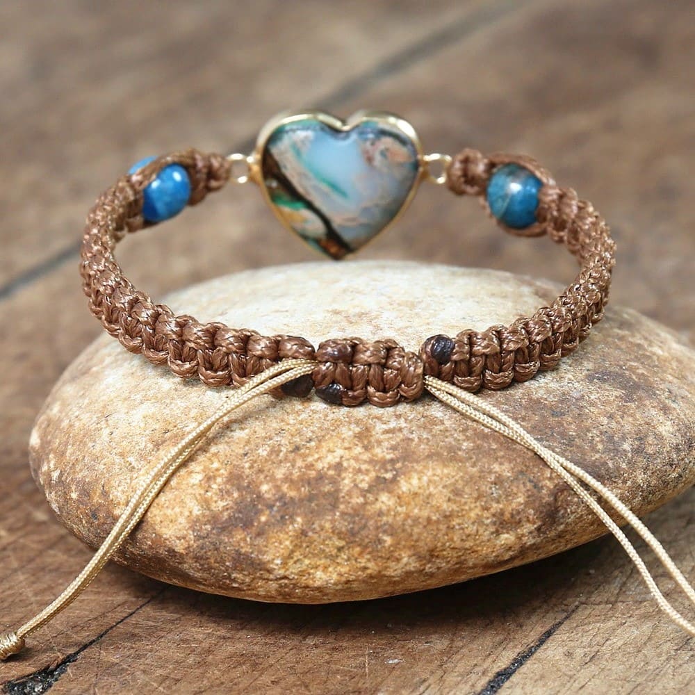 Cœur en Macramé : Bracelet Élégance Artisanale Esprit Macramé