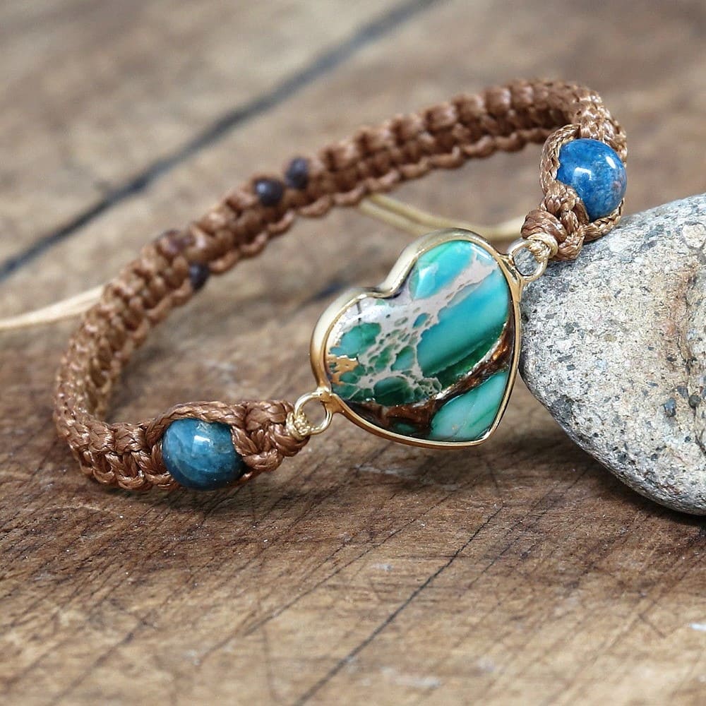 Cœur en Macramé : Bracelet Élégance Artisanale Esprit Macramé