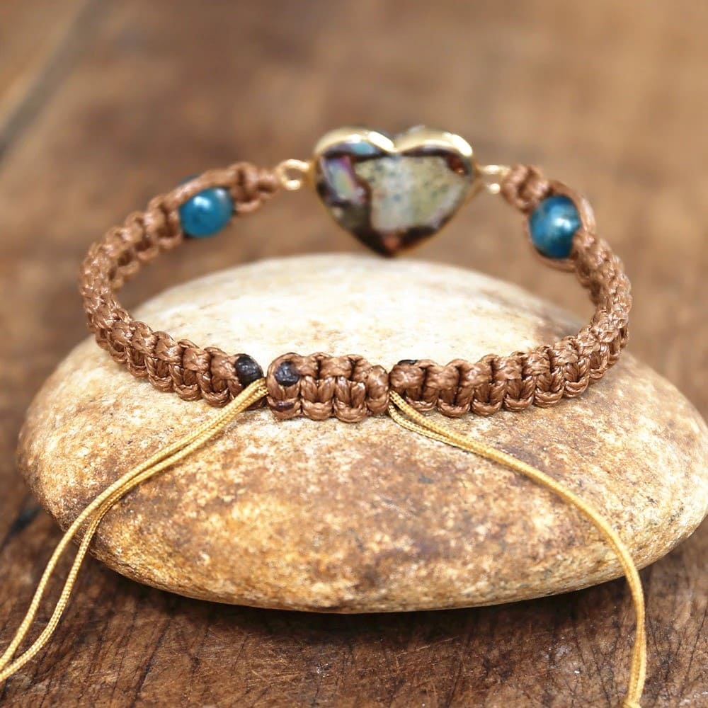 Cœur en Macramé : Bracelet Élégance Artisanale Esprit Macramé